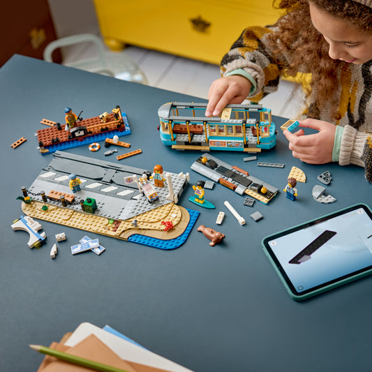 LEGO City Klassieke Strandtram - Bouwpakket voor Kinderen met Spoor, Straatdecor, 5 Minifiguren en 5 Speelgoed Dieren Figuren - Cadeau Voor Jongens en Meisjes Vanaf 7 Jaar - 60506
