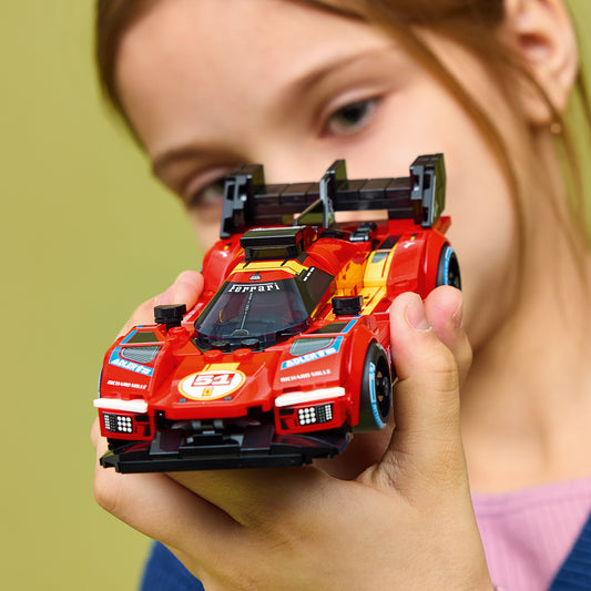 LEGO Speed Champions Ferrari 499P Auto Speelgoed voor Kinderen - STEM Bouwpakket met Verzamelbare F1 Coureur Minifiguur - Slaapkamer Decoratie - Cadeau voor Jongens Vanaf 9 Jaar 77261