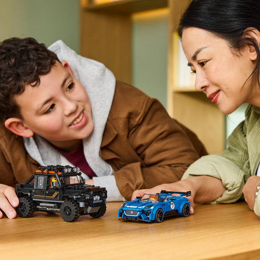 LEGO Speed Champions Jaguar Project 7 en Land Rover Defender - Auto Speelgoed voor Kinderen vanaf 10 Jaar met 2 Auto's en 2 Minifiguren - Kinderkamer Decoratie - Cadeau voor Jongens en Meisjes - 77264