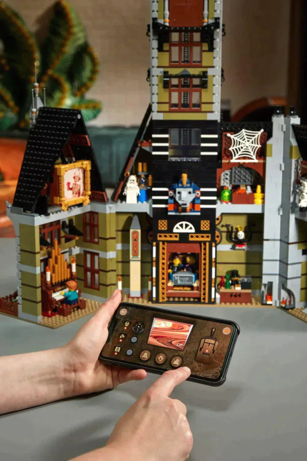 LEGO MEESTERBOUWER CHRISTO HER-ONTWERPT DE LEGO 10273 HAUNTED HOUSE | 2TTOYS ✓ Official shop<br>
