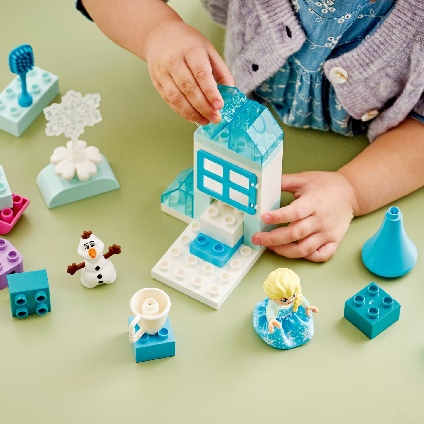 LEGO DUPLO Disney Frozen Creatieve Doos met Elsa en Olaf Bouwpakket voor Peuters met 2 Figuren - Educatief Montessori Speelgoed - Cadeau voor Jongens en Meisjes vanaf 2 Jaar 10462