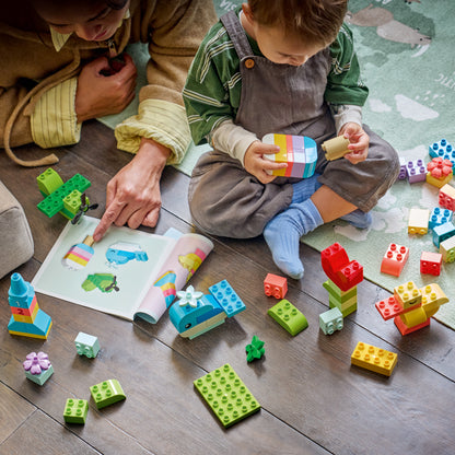 LEGO DUPLO Kleurrijke Creatieve Doos - Bouwpakket voor Kinderen met Cijferstenen, Dieren, Voertuigen en Speelgoed Eten - Cadeau voor Jongens en Meisjes vanaf 1 Jaar - 10479