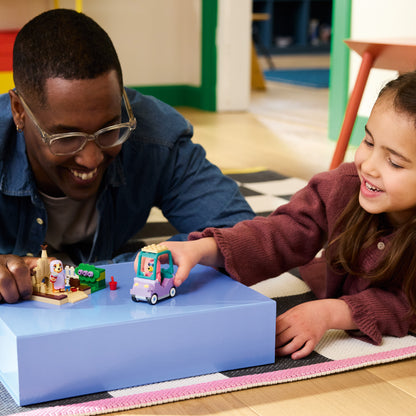 LEGO Bluey Oma’s met Bingo en Bluey - Educatief Speelgoed voor Peuters met Auto, 2 Minifiguren en Tuin - Montessori Set - Verjaardagscadeau voor Meisjes en Jongens vanaf 4 Jaar - 11216