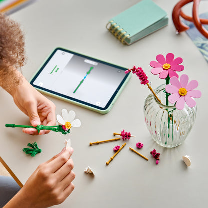 LEGO Botanicals Cosmeabloemen - Kunstbloem Boeket Bouwpakket voor Kinderen met 3 Bloemen en 2 Lampenpoetsersgras Stelen - Kinderkamer Decoratie - Cadeau voor Meisjes vanaf 9 Jaar en Volwassenen 11514