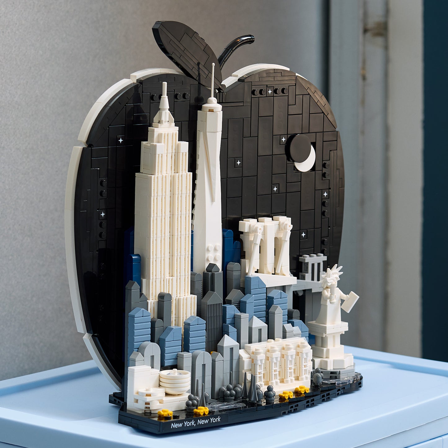LEGO Architecture New York City – The Big Apple Bouwpakket voor Volwassenen met Bezienswaardigheden incl. Empire State Building en Brooklyn Bridge - Woondecoratie of Kantoor Decoratie - Cadeau 21066