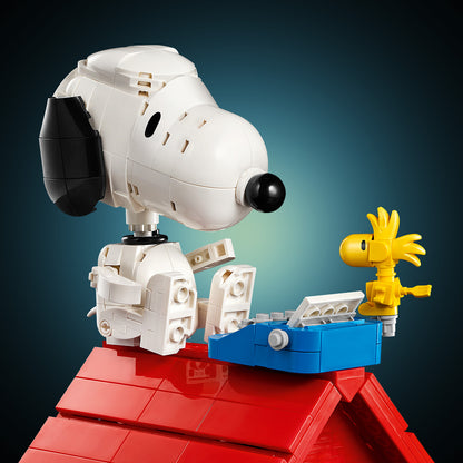 LEGO Ideas Peanuts: Snoopy’s Hondenhok – Strip Bouwpakket voor Volwassenen met Snoopy Hond en Woodstock Vogel Figuren – Woondecoratie of Bureau-Accessoire – Nostalgisch Cadeau – 21368