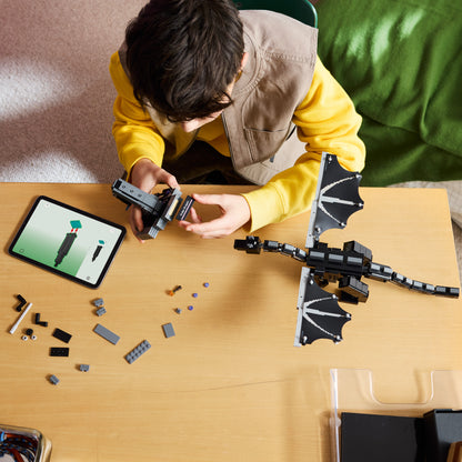 LEGO Minecraft De Enderdraak Bouwpakket voor Kinderen met Interactief Figuur, Vleugels en Portaalstandaard - Kinderkamer Decoratie - Cadeau voor Jongens, Meisjes en Gamers vanaf 10 Jaar - 21595