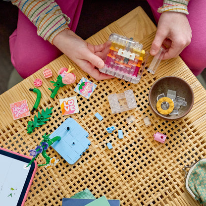 LEGO Creator 3in1 Parfumfles met Bloemen Speelgoed - Bouwpakket voor Kinderen - Verandert in een Vaas of Smoothie - Kinderkamer Decoratie - Cadeau voor Meisjes en Jongens Vanaf 8 Jaar - 31383