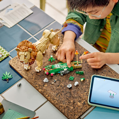 LEGO Creator 3in1 Wilde Dieren: Majestueuze Leeuw Speelgoed - Dieren Figuur Verandert in Leeuwin en 2 Welpen - Kinderkamer Decoratie - Cadeau voor Meisjes en Jongens Vanaf 9 Jaar - 31386