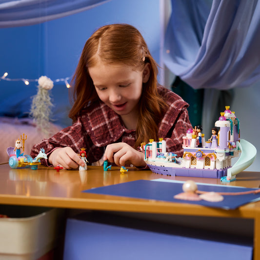 LEGO | Disney Princess Ariëls Koninklijke Trouwboot - Kleine Zeemeermin Bouwpakket voor Kinderen met 7 Poppetjes Incl. Ariël en Ursula - Decoratie - Cadeau voor Meisjes en Jongens vanaf 6 Jaar 43299