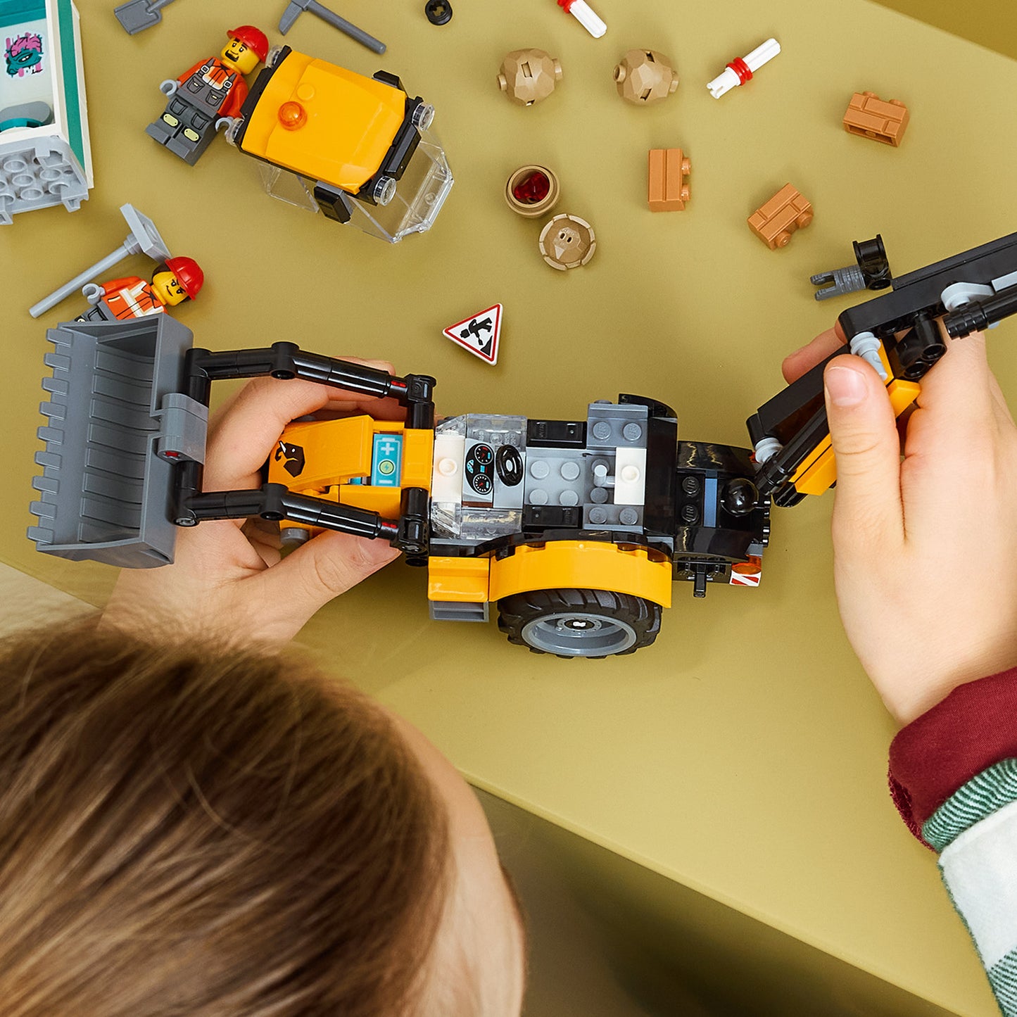 LEGO City Gele graaflaadmachine - Bouwpakket voor Kinderen met Tractor en 2 Minifiguren, Werkende voorlader en Graafarm - Cadeau voor Jongens en Meisjes Vanaf 7 Jaar - 60480