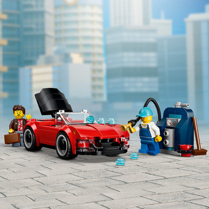 LEGO City Autowasstraat - Bouwpakket voor Kinderen met 2 Speelgoed Auto's, Wasfunctie en 4 Minifiguren Met Accessoires - Verjaardagscadeau voor Jongens en Meisjes Vanaf 6 Jaar - 60497
