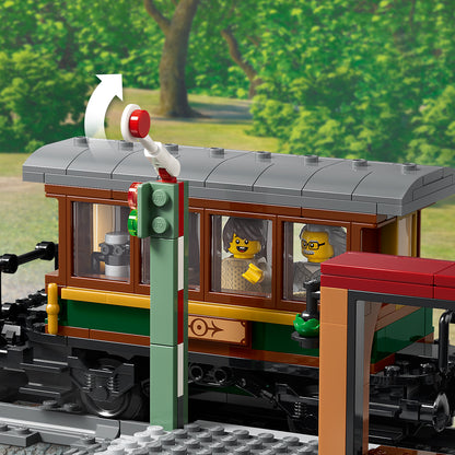 LEGO City Vintage Stoomtrein - Bouwpakket voor Kinderen met Station, Rails, Cabinebediening, Stopsein en 5 Minifiguren - Verjaardagscadeau voor Jongens en Meisjes Vanaf 7 Jaar - 60511