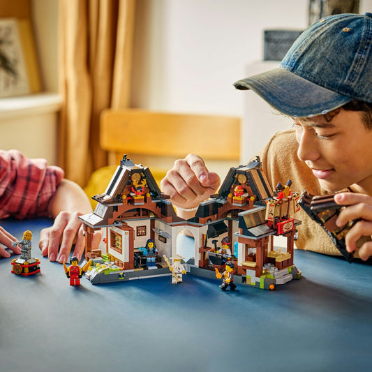 LEGO® NINJAGO® 15-Jarig Jubileum: Smederij De Vier Wapens - Bouwset - 6 Minifiguren - 71858