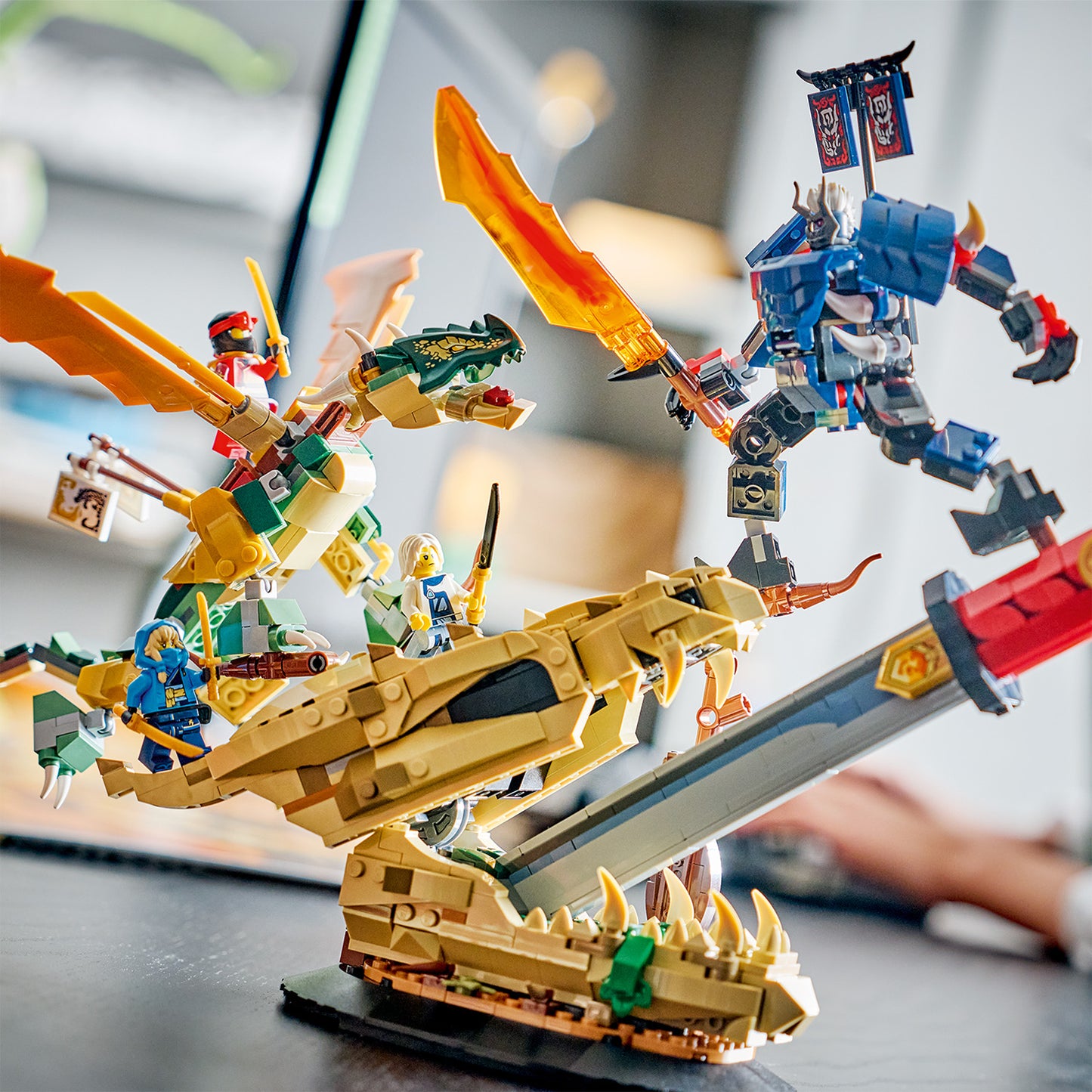 LEGO NINJAGO Strijd bij het Drakenzwaard Bouwpakket voor Kinderen Vanaf 9 Jaar met Actiefiguren met 3 Verschillende Poses - Kinderkamer Decoratie - Cadeau voor Jongens en Meisjes - 71871