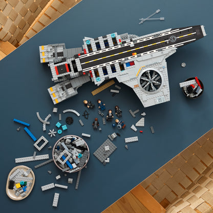 LEGO ǀ Marvel S.H.I.E.L.D. Helicarrier - Bouwpakket voor Volwassenen met 6 Minifiguren incl. Captain America & Nick Fury - Woondecoratie – Avengers Cadeau voor Mannen en Vrouwen 76354