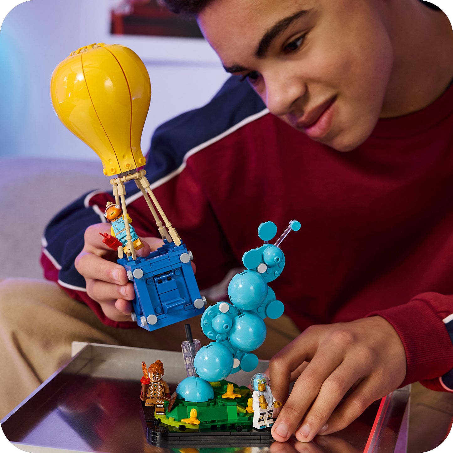 LEGO Fortnite Supply Drop Bouwpakket met Minifiguren van Fishstick, Leviathan en Ginger Gunner Incl. Slurp Juice - Kinderkamer Decoratie - Cadeau voor Jongens, Meisjes en Gamers vanaf 10 Jaar - 77080
