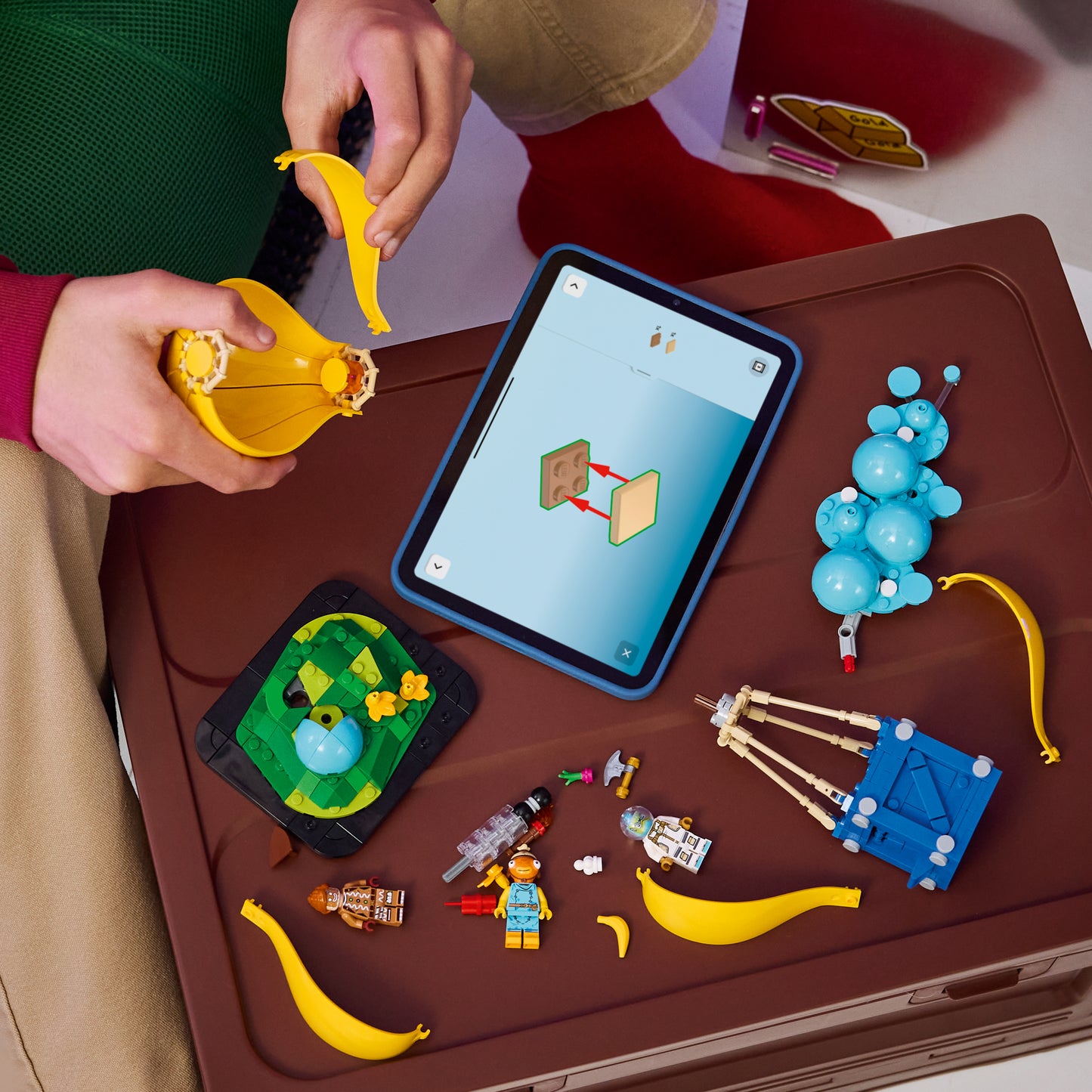 LEGO Fortnite Supply Drop Bouwpakket met Minifiguren van Fishstick, Leviathan en Ginger Gunner Incl. Slurp Juice - Kinderkamer Decoratie - Cadeau voor Jongens, Meisjes en Gamers vanaf 10 Jaar - 77080