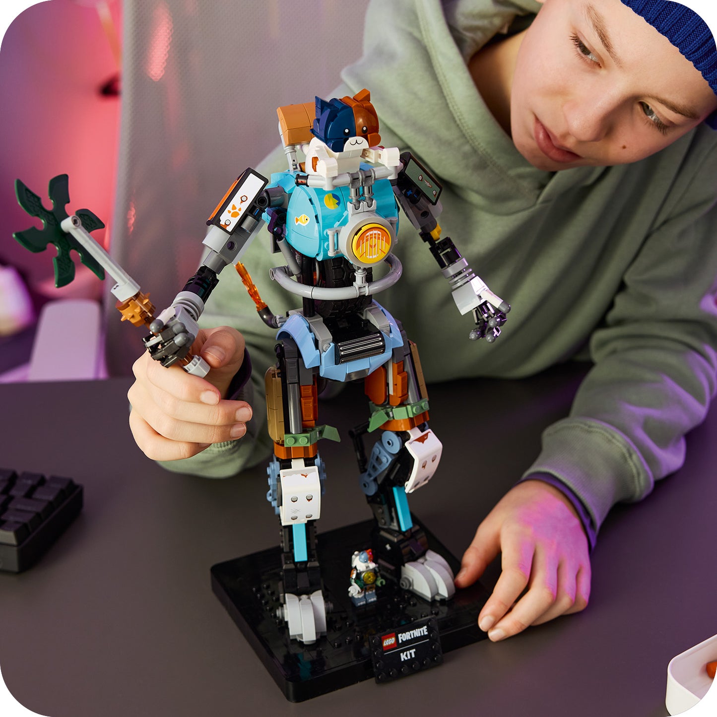 LEGO Fortnite Supply Drop Bouwpakket met Minifiguren van Fishstick, Leviathan en Ginger Gunner Incl. Slurp Juice - Kinderkamer Decoratie - Cadeau voor Jongens, Meisjes en Gamers vanaf 10 Jaar - 77080