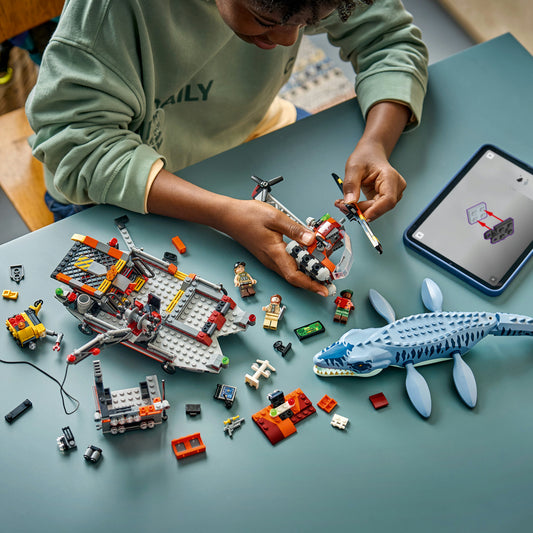 LEGO Jurassic World Mosasaurus Bootaanval - Dinosaurus Speelgoed voor Kinderen Vanaf 7 Jaar - Bouwpakket met 3 Minifiguren en Voorgevormd Dino Model - Cadeau voor Jongens en Meisjes 77983