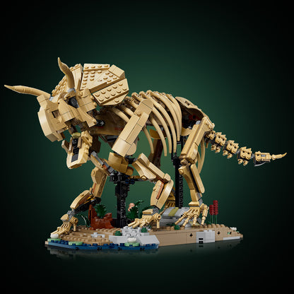 LEGO Jurassic World Dinosaurusfossielen: Triceratops – Display Bouwpakket voor Volwassenen met Dr. Gerry Harding Minifiguur – Woondecoratie – Cadeau voor Jurassic Park Fans – 77985