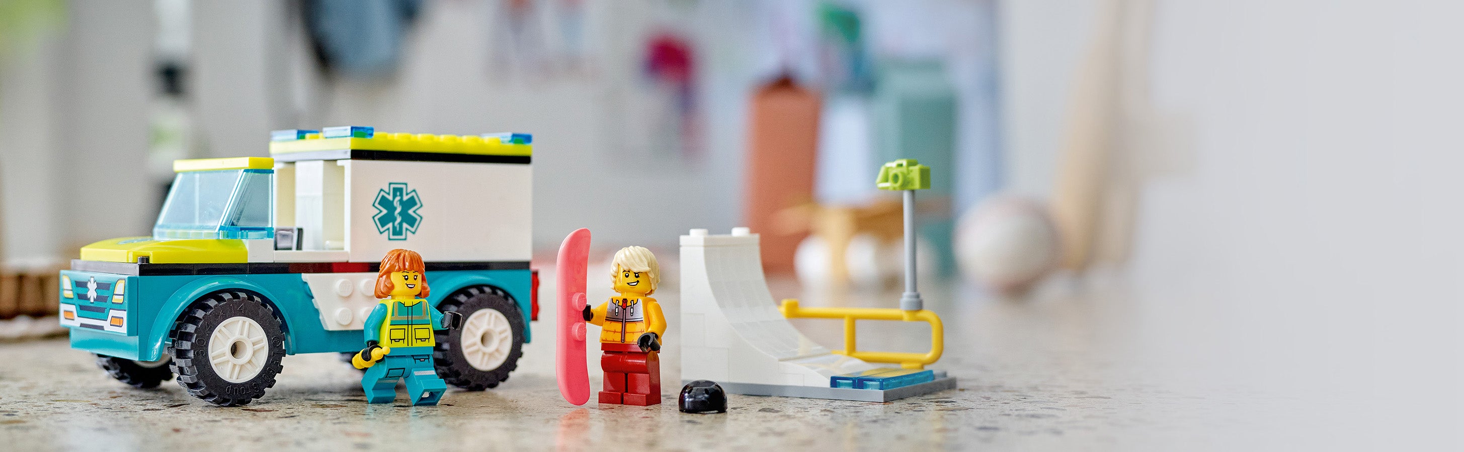 LEGO 60371 Hospital Emergency Vehicle Headquarters – Labyrinth