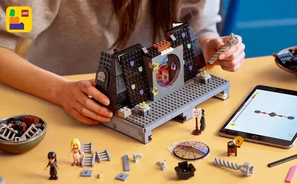 LEGO Wednesday and Enid's room 76781 Wednesday