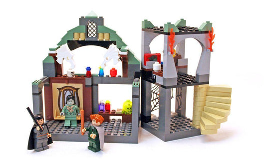 LEGO Klaslokaal van professor Lupos 1041673 Harry Potter LEGO HARRY POTTER @ 2TTOYS LEGO €. 20.00