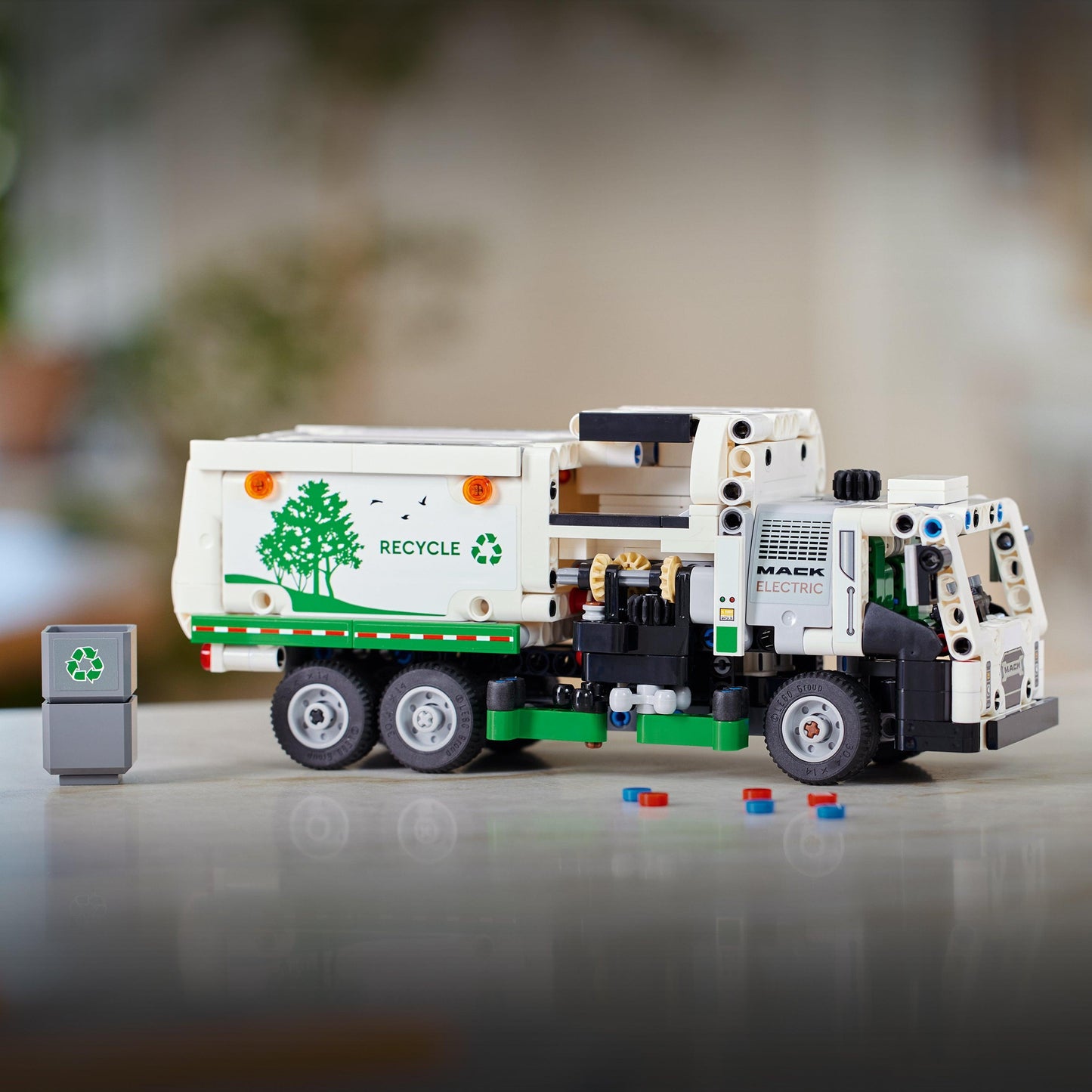 LEGO Mack LR Electric Garbage Truck 42167 Technic LEGO TECHNIC @ 2TTOYS LEGO €. 34.99